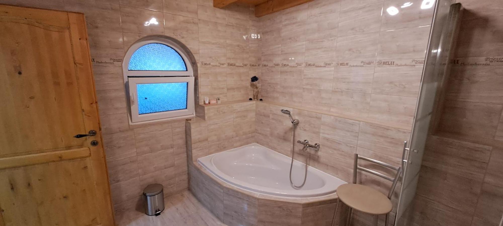 Manipura Szemenyecsörnye Exterior foto