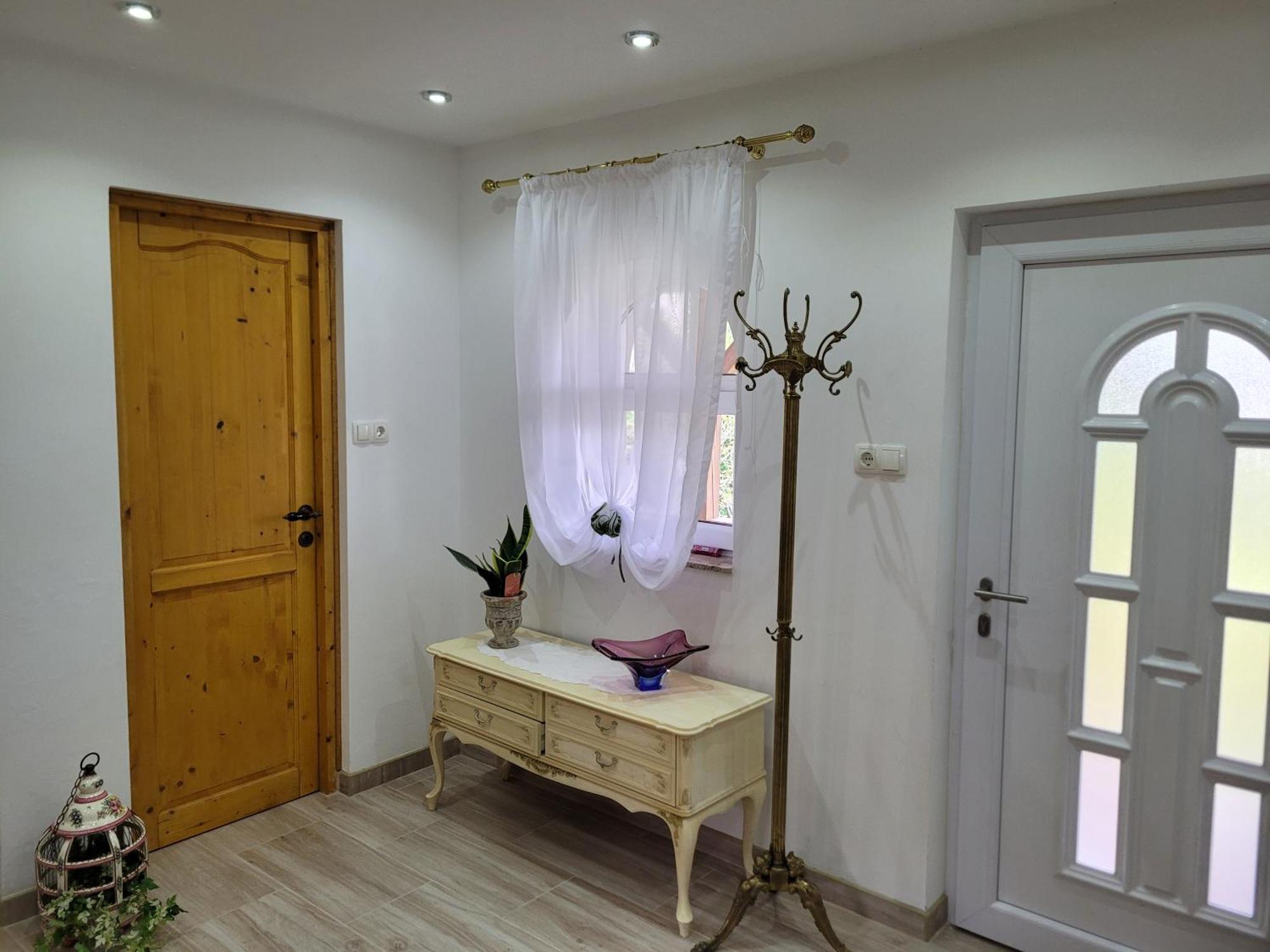 Manipura Szemenyecsörnye Exterior foto