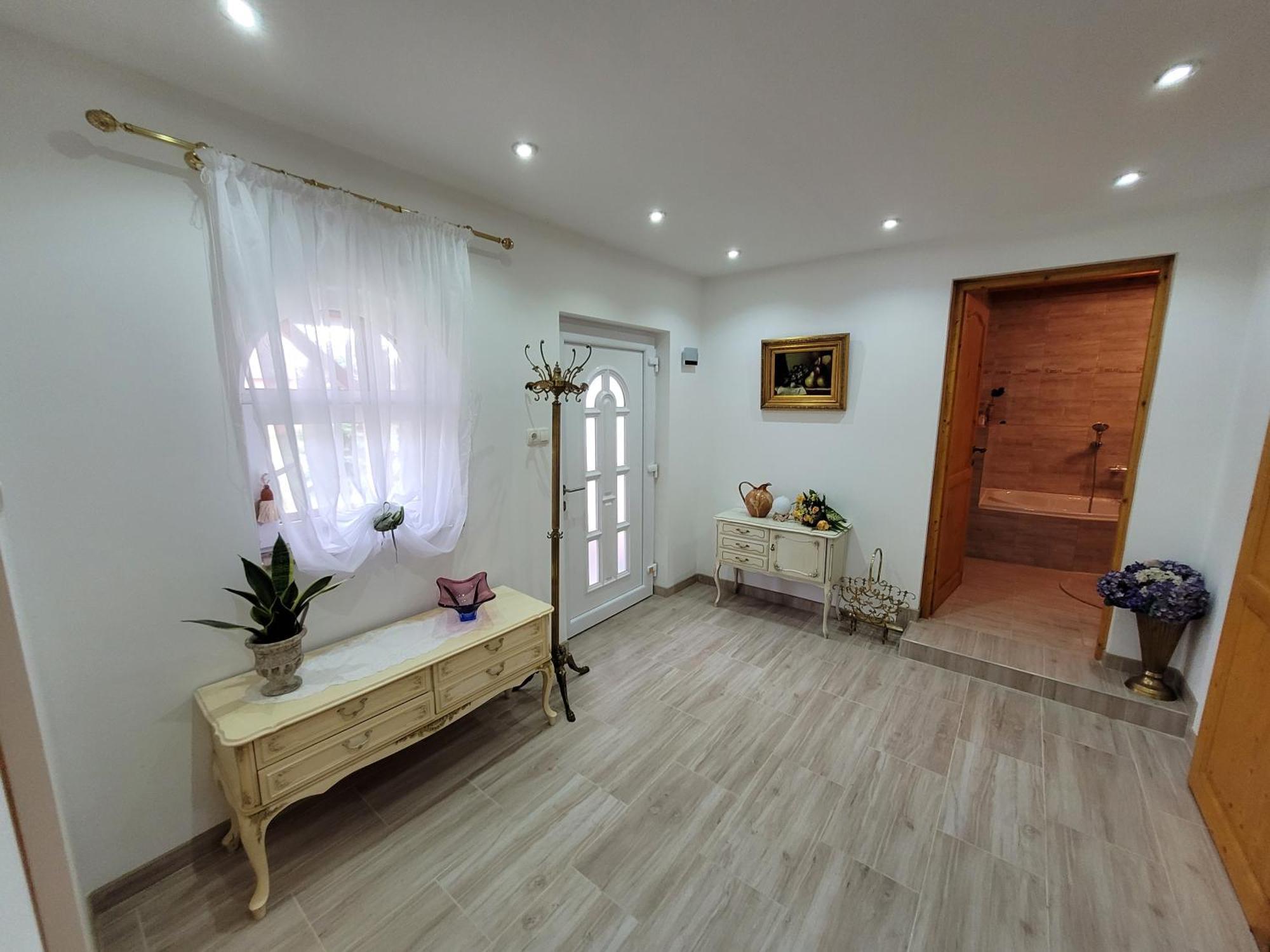 Manipura Szemenyecsörnye Exterior foto