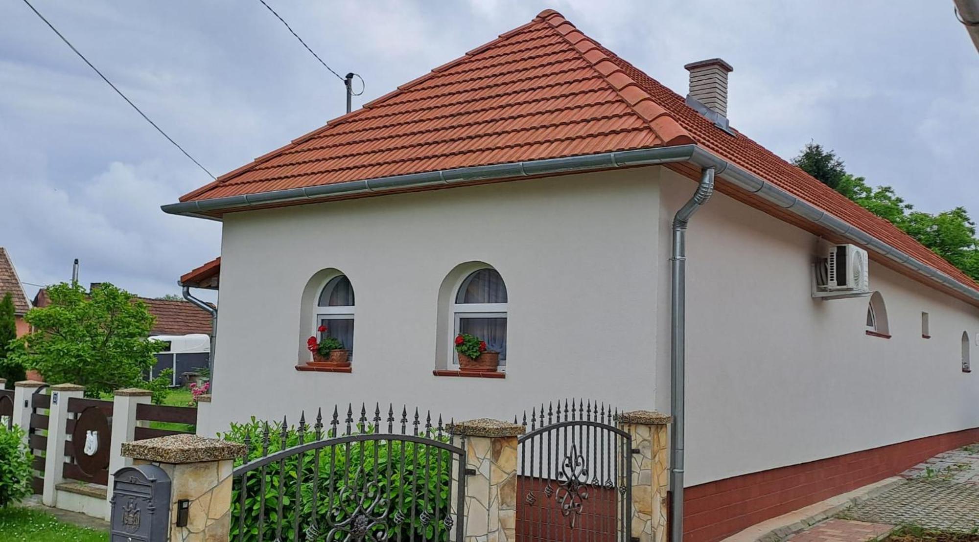 Manipura Szemenyecsörnye Exterior foto